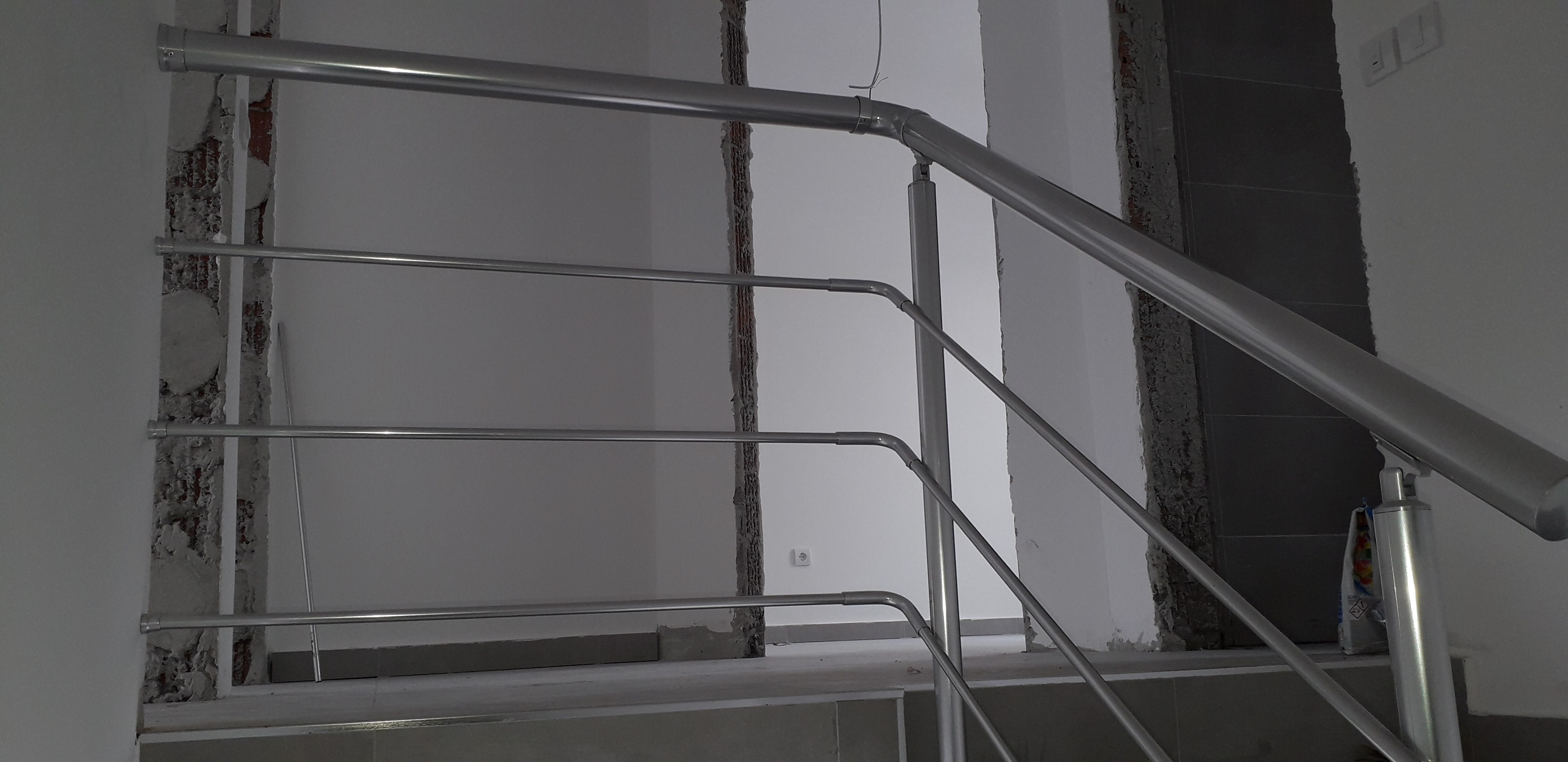 Aluminijumska ograda za unutrašnje stepenice