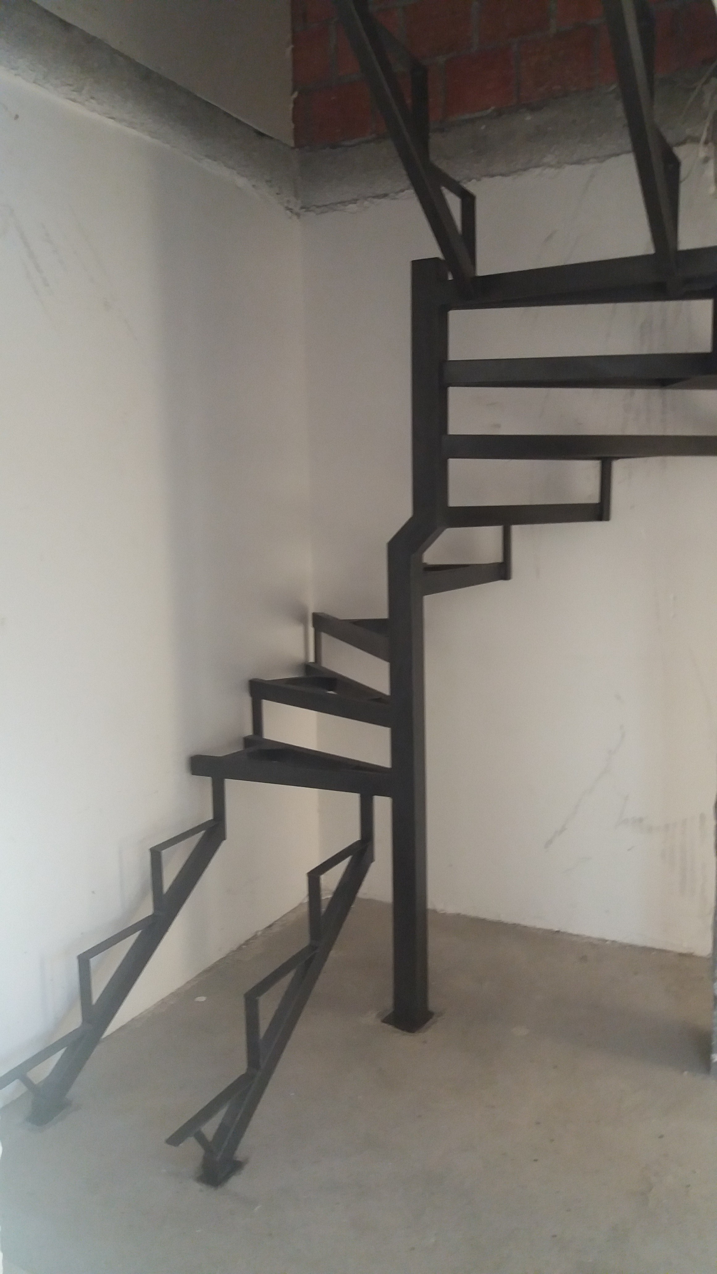 Izrada konstrukcije za kružne stepenice